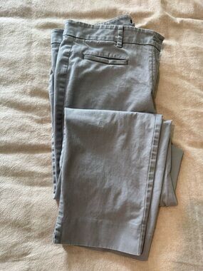 Ann Taylor Crop pant, Gray Khaki size 8